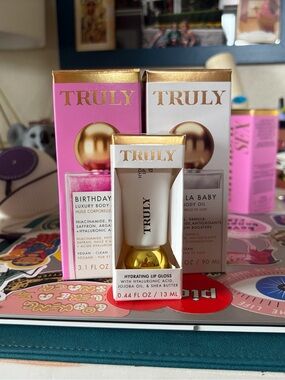 3️⃣☘️NIB Truly Bundle of 3! 2 body oil’s and one lip gloss.